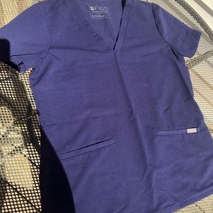 Figs Casma™ Three-Pocket Scrub Top